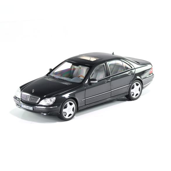 Mercedes-Benz 1:18 Modelcar S55 AMG V220 tektitgrau B66040686 Review