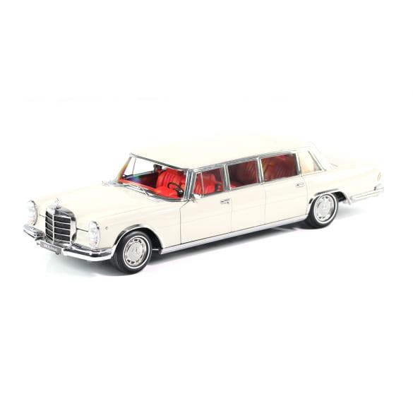 Mercedes-Benz 1:18 scale model car 600 Pullmann W100 (1963 - 1991) white grey B66040708 Review