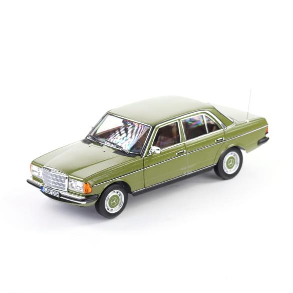 Mercedes-Benz 1:18 Model car 200 W123 Green B66040721 Review