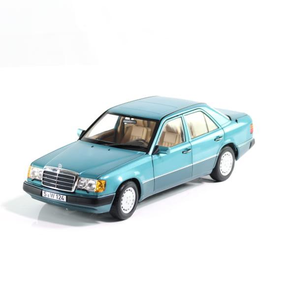 Mercedes-Benz 1:18 scale model car 230 E-Class W124 sedan Beryll B66040698 Review