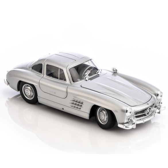 Mercedes-Benz 1:24 model car 300 SL W198 gull-wing door silver B66056163 Review