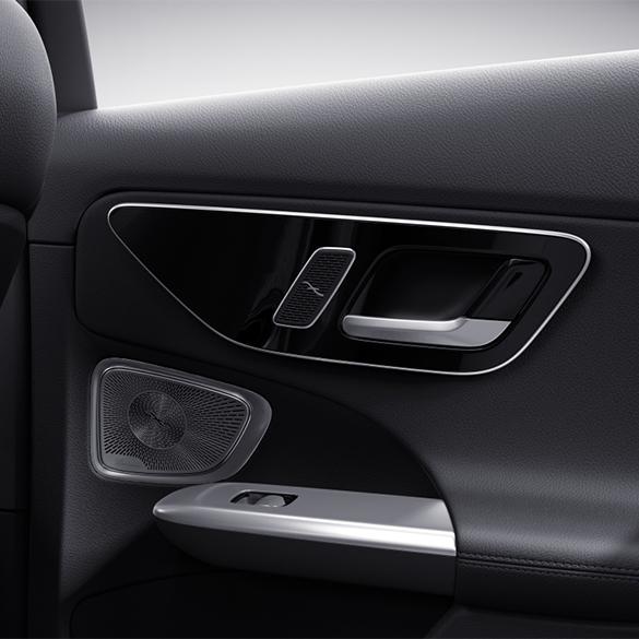 Mercedes-Benz Burmester rear speaker covers C-Class 206 Burmester-206-hinten Review